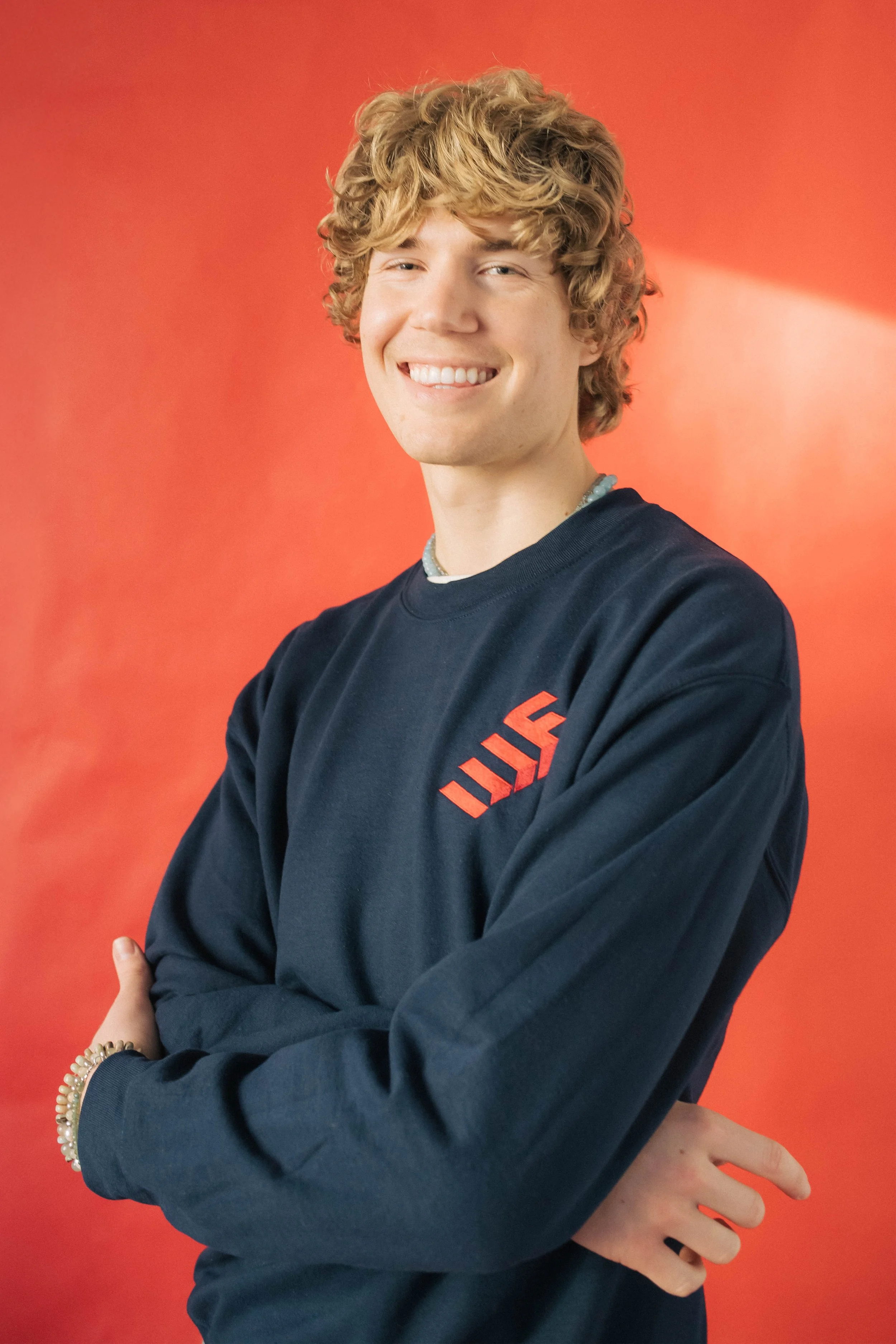 THE NAVY SWEATSHIRT alt view