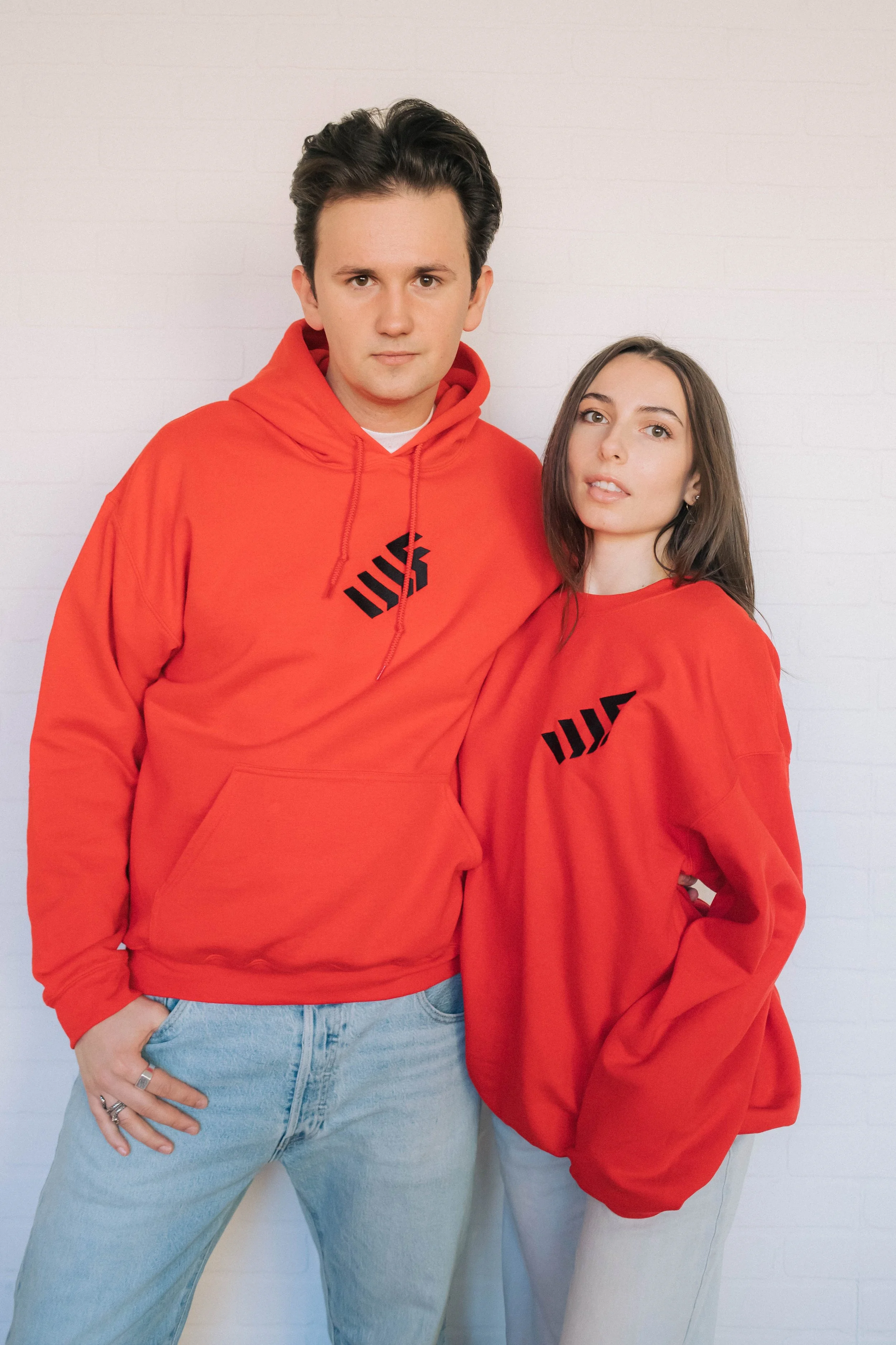 THE RED SWEATSHIRT alt view